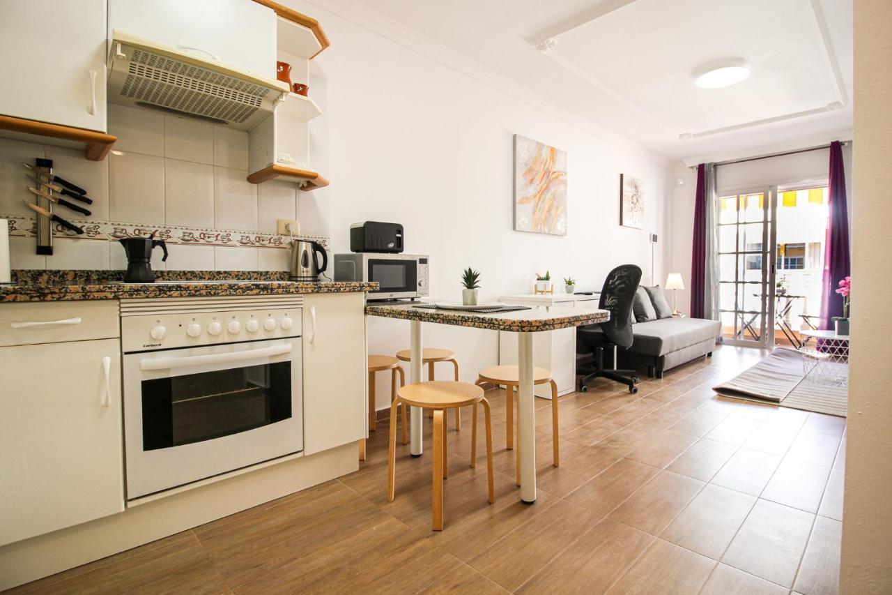 Beautiful Renovated Apartment With Air Conditioning Just Steps From The Sea In Playa San Juan Exterior photo