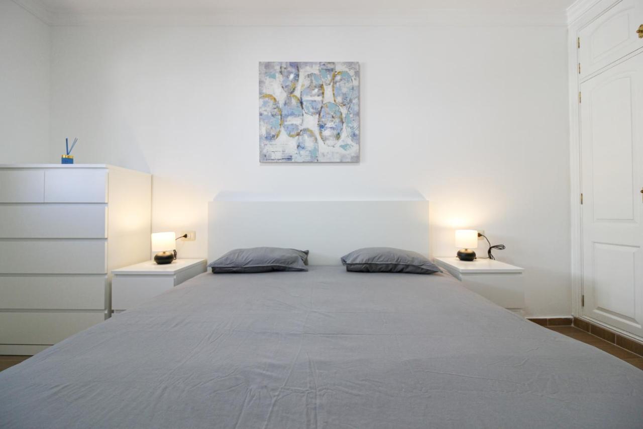 Beautiful Renovated Apartment With Air Conditioning Just Steps From The Sea In Playa San Juan Exterior photo
