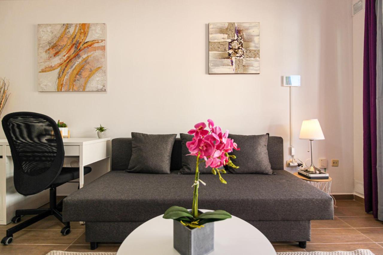 Beautiful Renovated Apartment With Air Conditioning Just Steps From The Sea In Playa San Juan Exterior photo