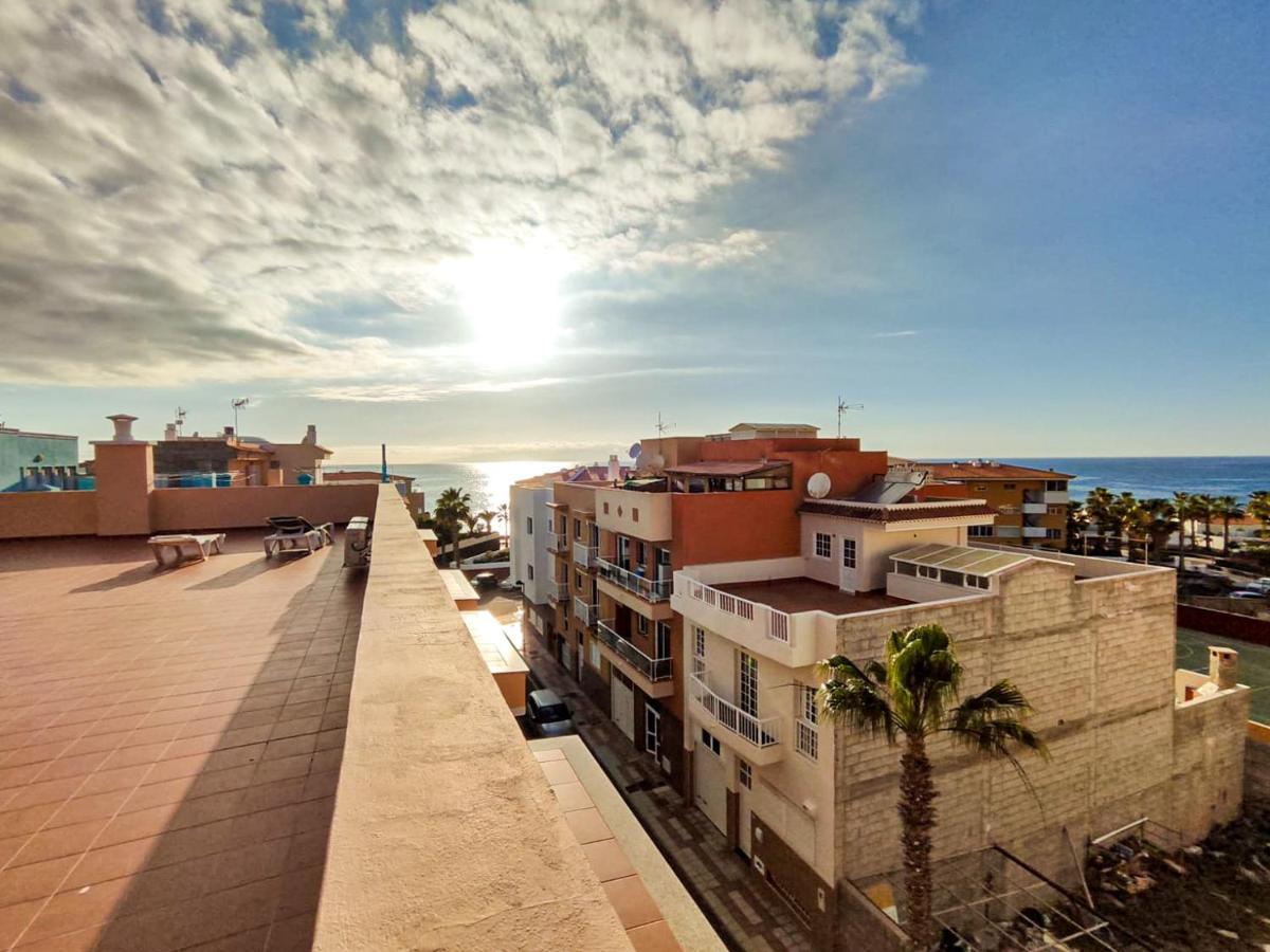 Beautiful Renovated Apartment With Air Conditioning Just Steps From The Sea In Playa San Juan Exterior photo
