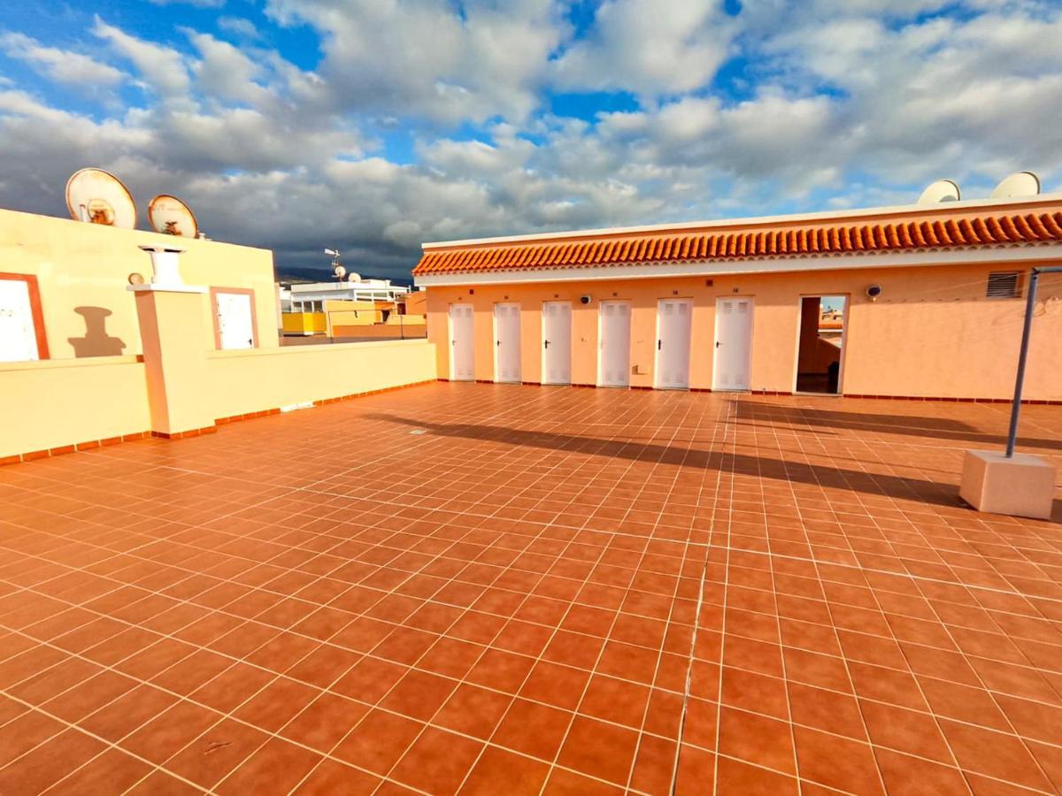 Beautiful Renovated Apartment With Air Conditioning Just Steps From The Sea In Playa San Juan Exterior photo